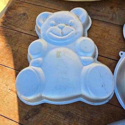 Cake mold pans - Dog -Dinosaur - Bear - Clown - and a heart