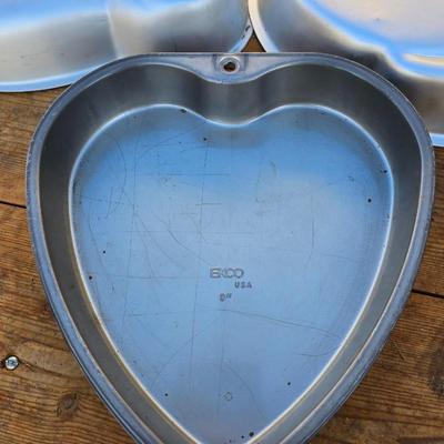 Cake mold pans - Dog -Dinosaur - Bear - Clown - and a heart