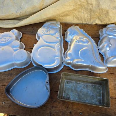 Cake mold pans - Dog -Dinosaur - Bear - Clown - and a heart