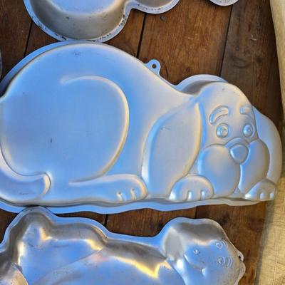 Cake mold pans - Dog -Dinosaur - Bear - Clown - and a heart