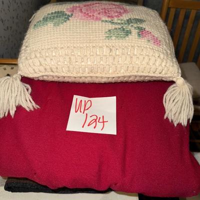 Sale Photo Thumbnail #796: UP124-pillow and blankets
