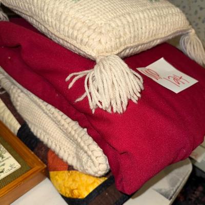 Sale Photo Thumbnail #797: UP124-pillow and blankets