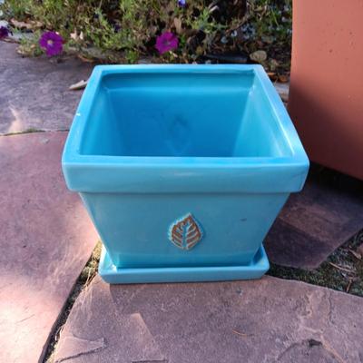 LARGE PLANTER BOX ON WHEELS AND 2 CLAY POTS