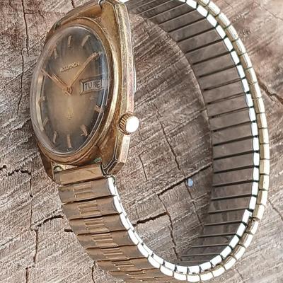 Vintage 1972 Accutron Bulova 2/82 men's watch