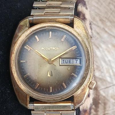 Vintage 1972 Accutron Bulova 2/82 men's watch