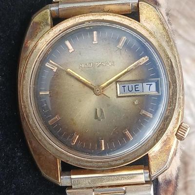 Vintage 1972 Accutron Bulova 2/82 men's watch