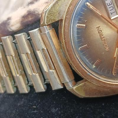 Vintage 1972 Accutron Bulova 2/82 men's watch