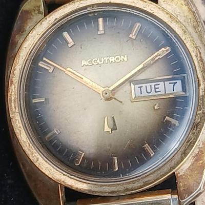 Vintage 1972 Accutron Bulova 2/82 men's watch