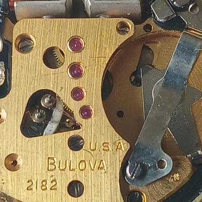 Vintage 1972 Accutron Bulova 2/82 men's watch