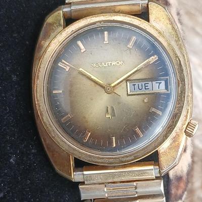 Vintage 1972 Accutron Bulova 2/82 men's watch