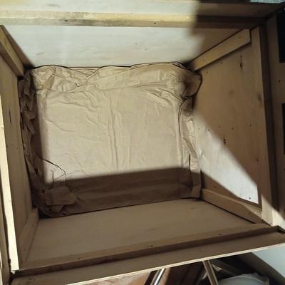 Wood crate / shipping container with lid - on casters