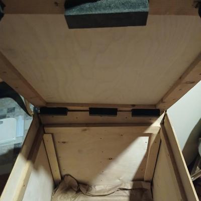 Wood crate / shipping container with lid - on casters