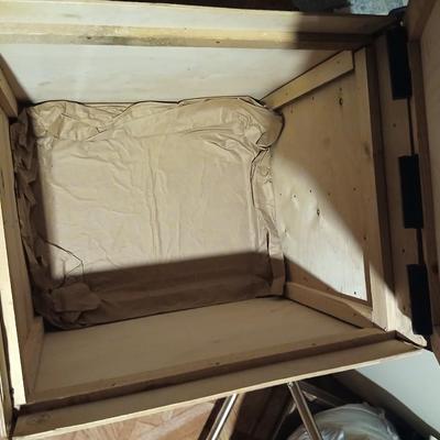 Wood crate / shipping container with lid - on casters