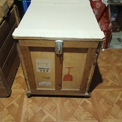 Wood crate / shipping container with lid - on casters