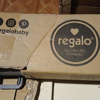 Regalo retractable baby gate - never installed with a handheld vacuum crumbs cleaner!