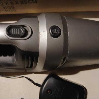 Regalo retractable baby gate - never installed with a handheld vacuum crumbs cleaner!