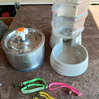 Pet drinking fountain - an automatic water / food dispenser and three little collars with bells -