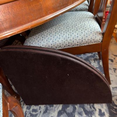 Sale Photo Thumbnail #965: M24-Beautiful dining table and chairs