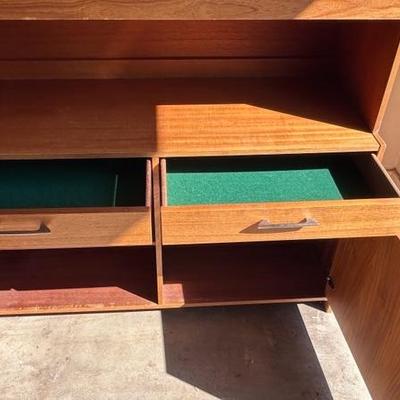 LIGHTED VINTAGE HUTCH