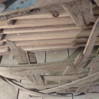 Vintage Authentic Splint Wood Tobacco Leaf Market Basket (B).