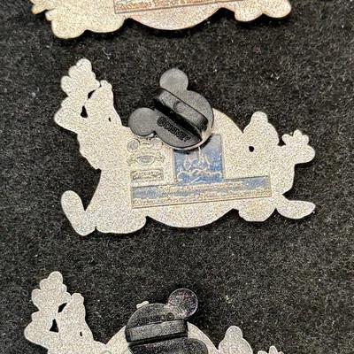 Sale Photo Thumbnail #415: 3 pins: 2 Donald Duck and Goofy, and 1  Mickey and Minnie Mouse