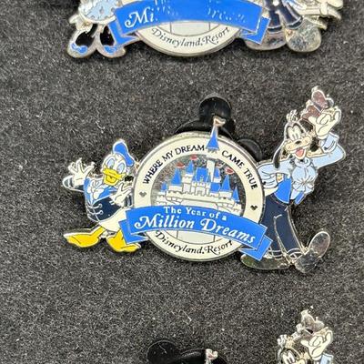 Sale Photo Thumbnail #417: 3 pins: 2 Donald Duck and Goofy, and 1  Mickey and Minnie Mouse