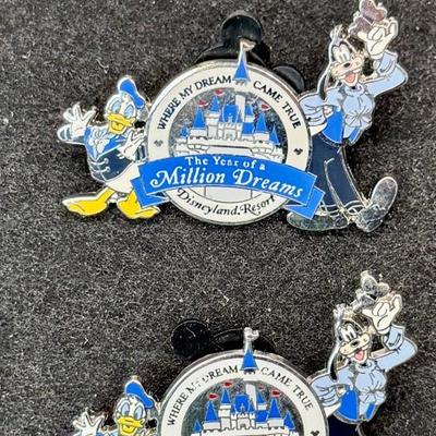 Sale Photo Thumbnail #416: 3 pins: 2 Donald Duck and Goofy, and 1  Mickey and Minnie Mouse