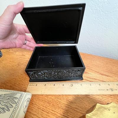 Lot 117 Trinket boxes