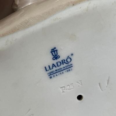Lot 118 Lladro Pigs figure