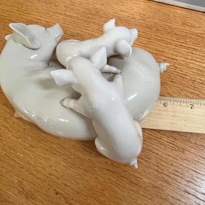 Lot 118 Lladro Pigs figure