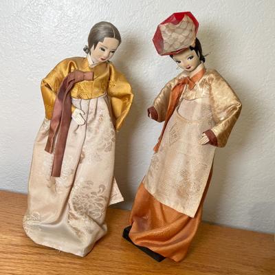 Lot 123 Oriental figures