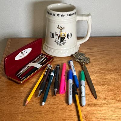 Lot 128 Mug w/ pens