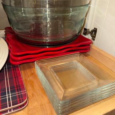 Sale Photo Thumbnail #1039: M41-Kitchen Items