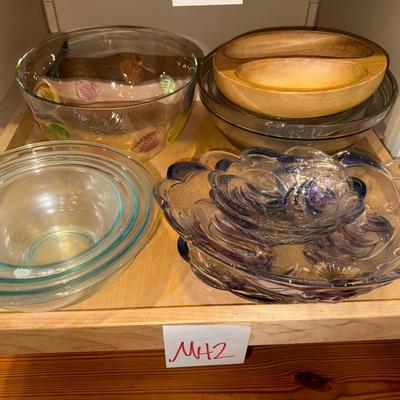 Sale Photo Thumbnail #1040: M42-Misc Kitchen Items