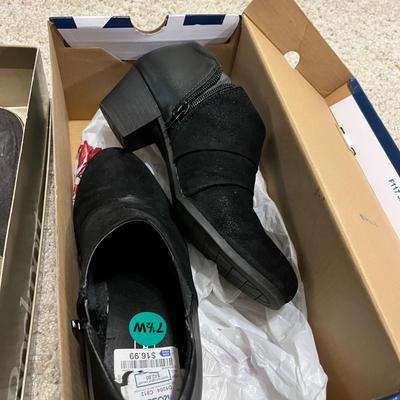 Lot 165 Women's shoes, mostly new!