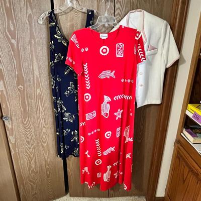 Lot 169 Vintage outfits