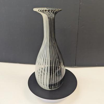 Sale Photo Thumbnail #930: 1960's Venini Design Murano Black & White Swirl Vase