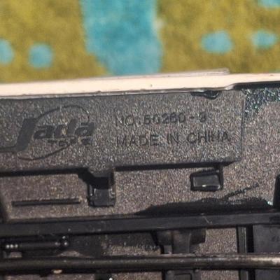 1/24 scale Chevy Surburban- crack in windshield
