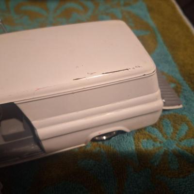 1/24 scale Chevy Surburban- crack in windshield