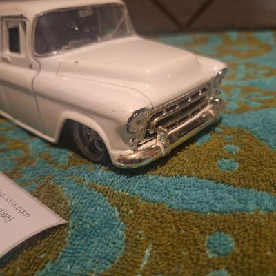 1/24 scale Chevy Surburban- crack in windshield