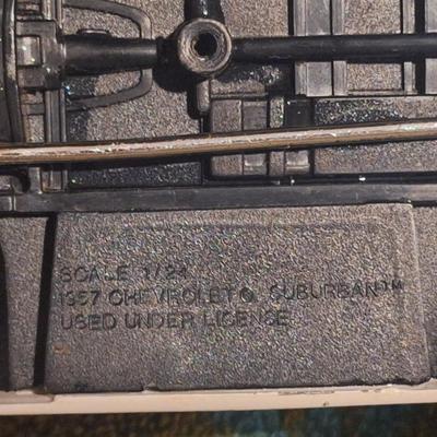 1/24 scale Chevy Surburban- crack in windshield