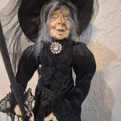 Witch figurine and small black owl- read descr