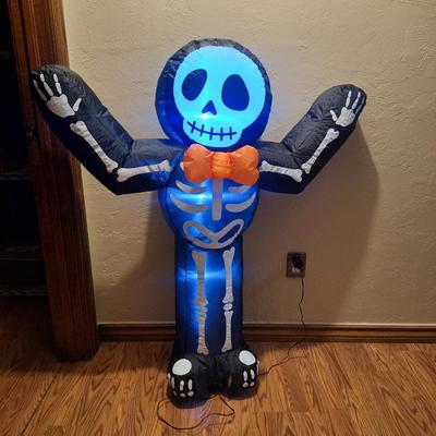 Sale Photo Thumbnail #121: Halloween yard blow up- small skeleton