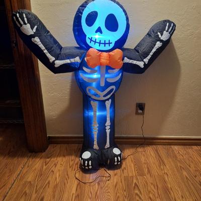 Sale Photo Thumbnail #119: Halloween yard blow up- small skeleton