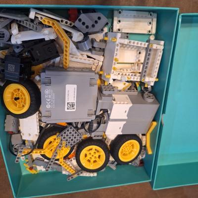 Sale Photo Thumbnail #194: we did not try to put it together or to confirm that all pieces are here.  Take a chance….bid according to what you can see. 