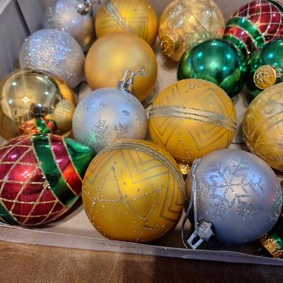 Sale Photo Thumbnail #205: Glass ornaments