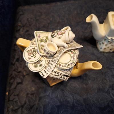 Sale Photo Thumbnail #262: small ceramic teapots