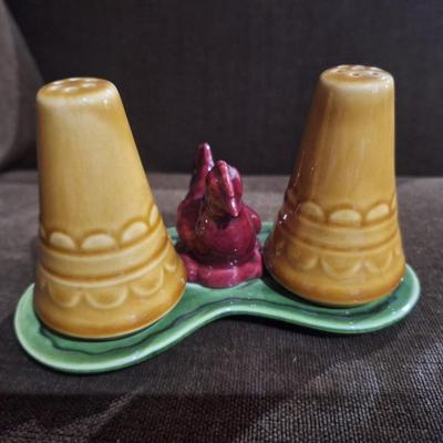 Sale Photo Thumbnail #358: salt and pepper shaker with chicken on tray