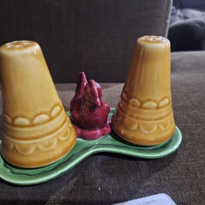 Sale Photo Thumbnail #357: salt and pepper shaker with chicken on tray