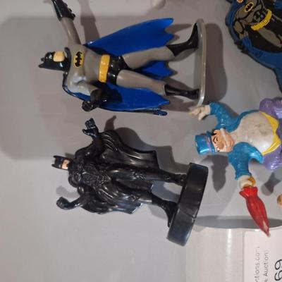 Sale Photo Thumbnail #388: batman auction figures and magnets